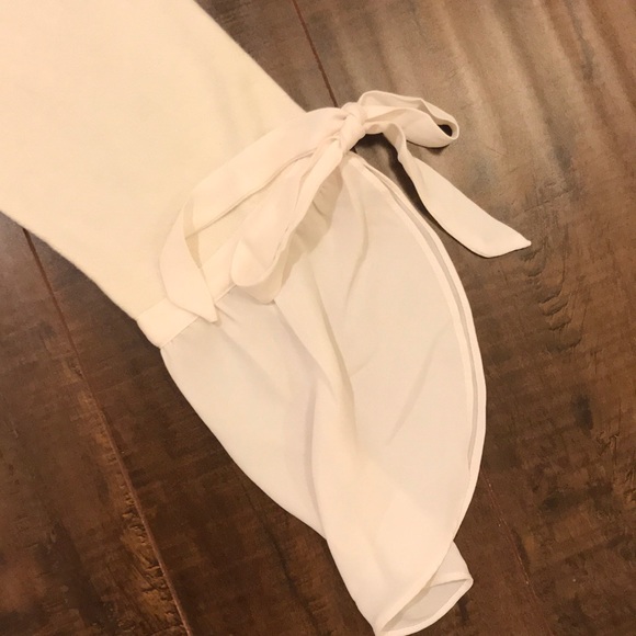 🦋LOFT  Bell Sleeve - Picture 2 of 6